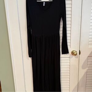 Chic Black Long Sleeve Maxi Dress